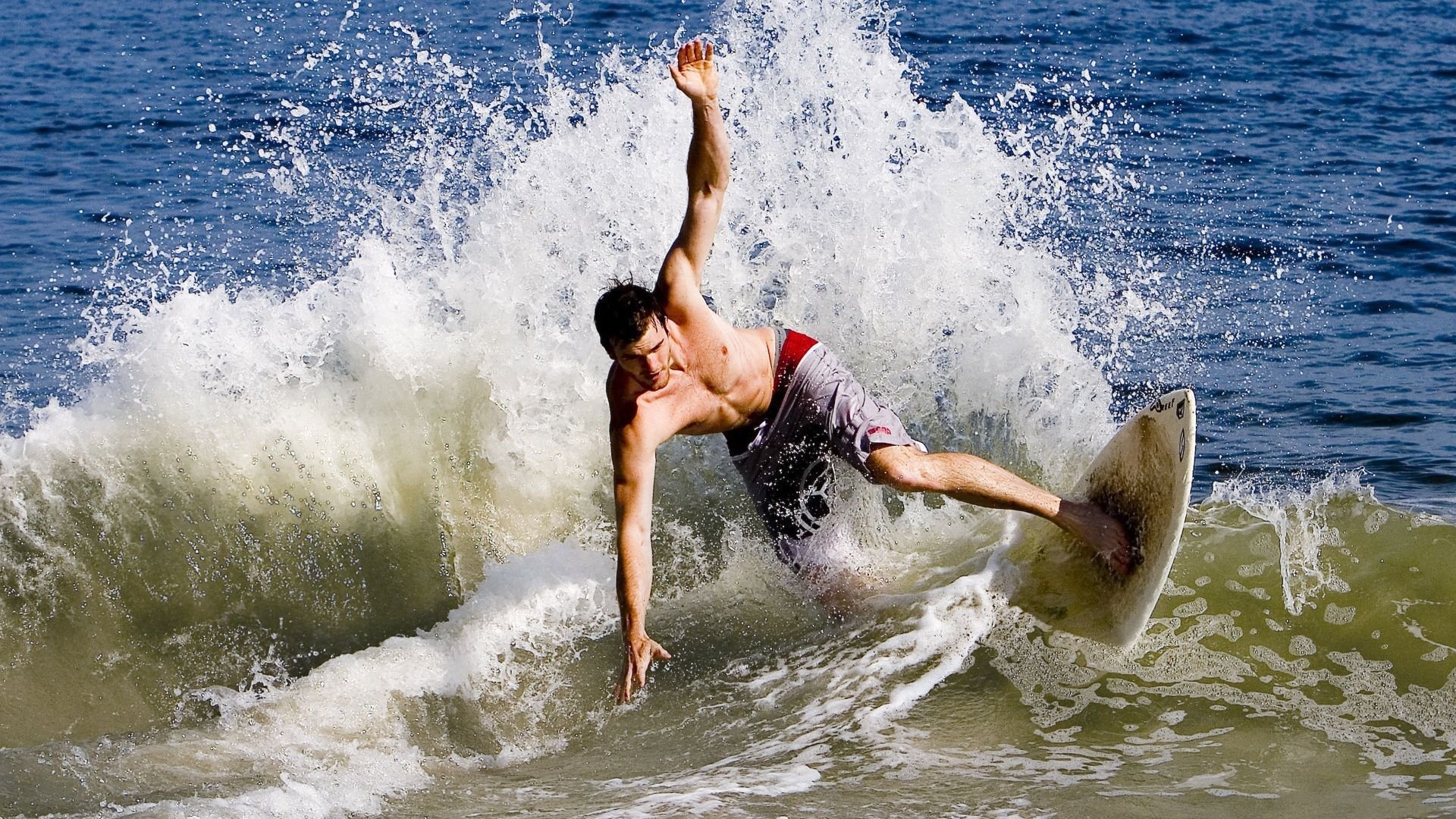 Kaiyun(中国)开云-16分逆转未果！魔术7人上双终结绿军，布朗空砍32分，魔术 nba