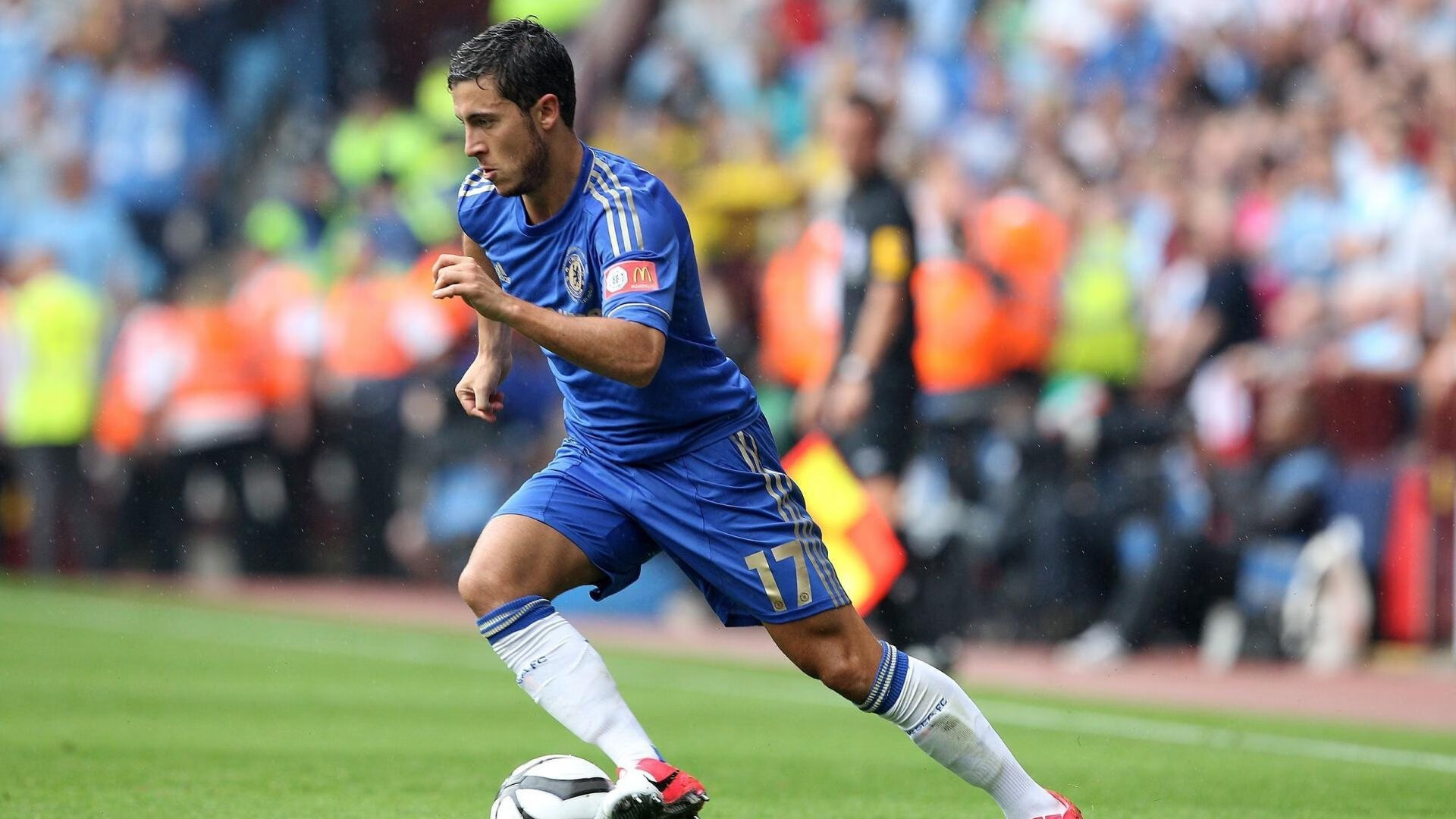 中国男足热身赛客场2比0战胜乌兹别克斯坦 前锋张玉宁破门率队取胜